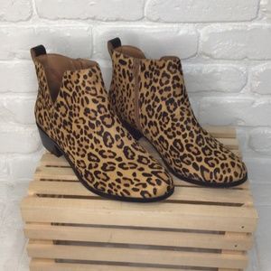 Vionic Clara Ankle Boots in Leopard Print